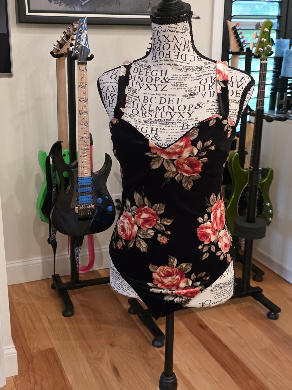 BNWT. Forever 21 Floral Bodysuit
